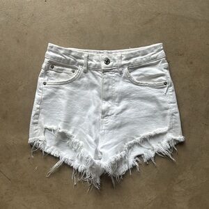 Zara White distressed denim jean short-shorts- cut offs raw hem Sz 2